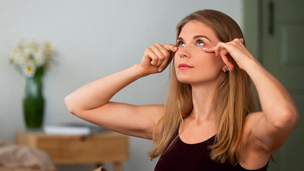 uhod-za-kozhey-vokrug-glaz-oshibki-i-rekomendatsii